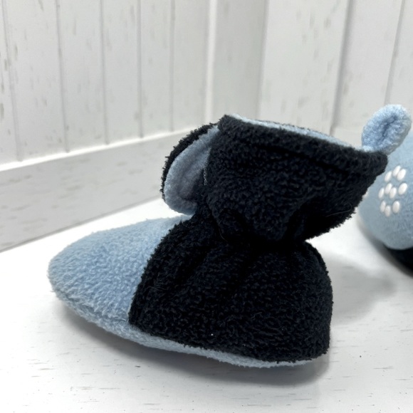 Luvable Friends hook & loop closure slipper socks with grippies -BLUE -12/18mo - Picture 8 of 9